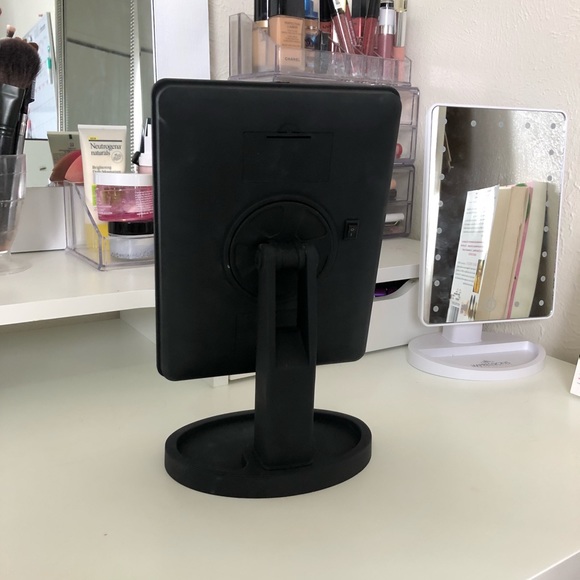 LIKE NEW LED Vanity mirror 360 rotation - Picture 6 of 8